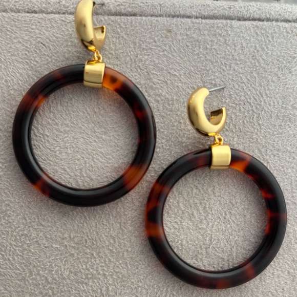 FREE w/purchase Kate Spade Botanical Garden Tortoiseshell Resin
Hoop Earrings - Picture 3 of 15